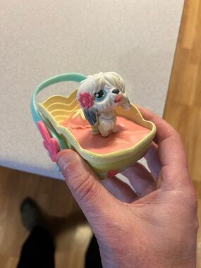 Littlest Pet Shop Mint, Yellow & Pink Pet Bed with White Puppy sheep dog